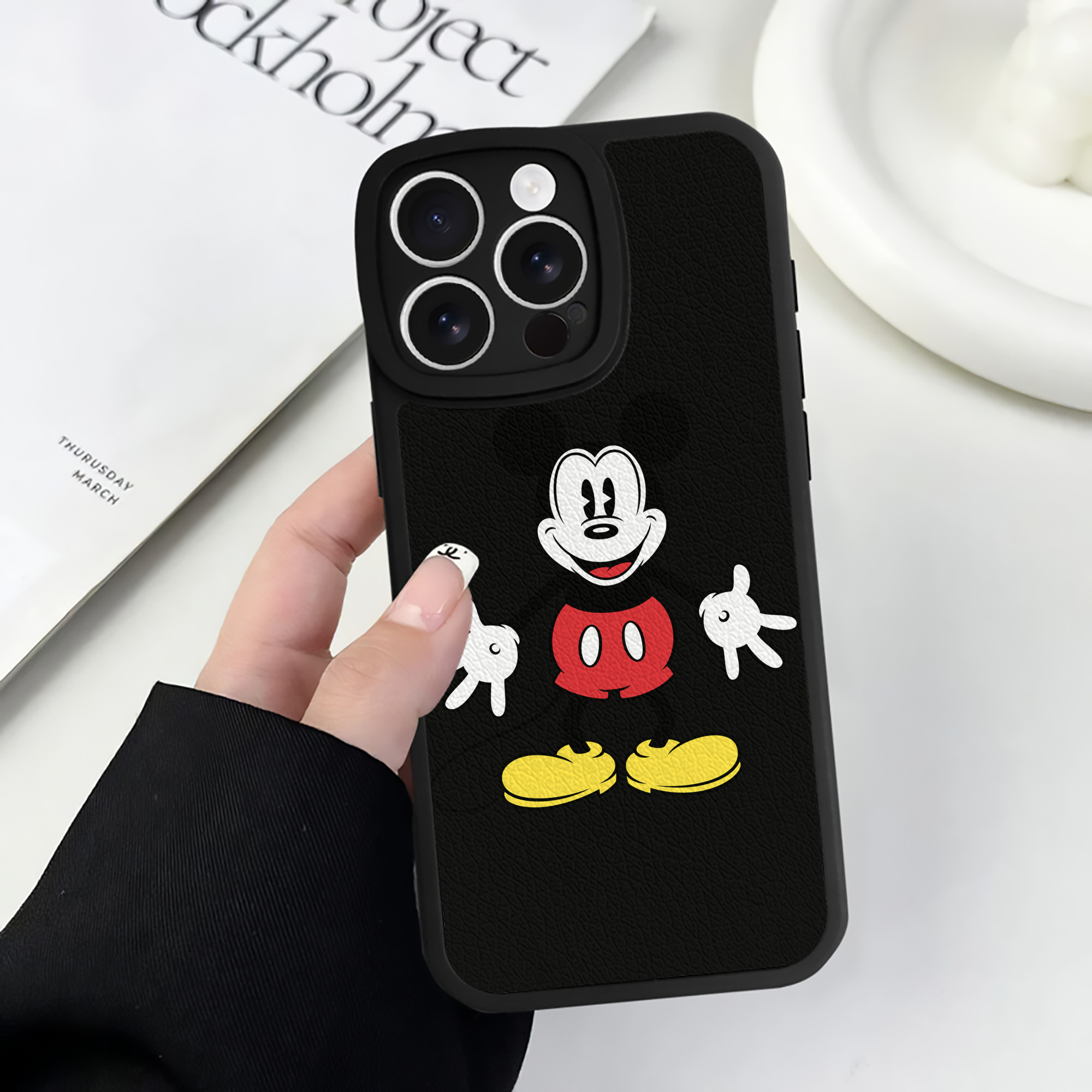（画像用） ミッキーマウス Mickey Mouse 【iPhone 16シリーズ対応】シリコンスマホケース（レザー調） 材質：シリコン